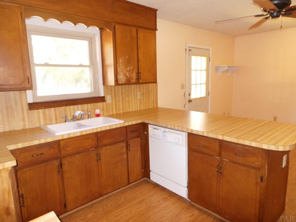 5416 Delona Road Milton, FL 32583 - Photo 8 of 16 Gallery Image 8
