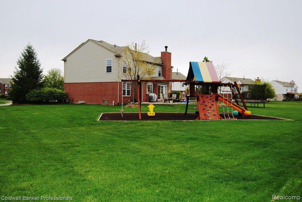 49211 Rockefeller Drive Canton, MI 48188 - Photo 20 of 21 Backyard