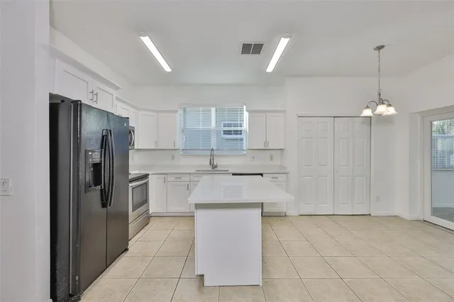 $2,600 | 504 Greg Street, Valrico, FL 33594