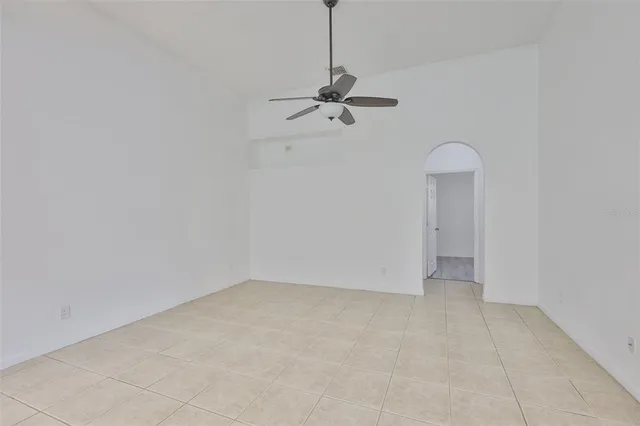 $2,600 | 504 Greg Street, Valrico, FL 33594