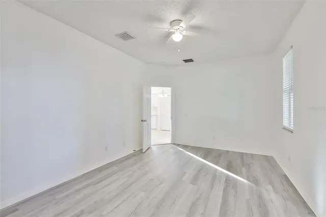 $2,600 | 504 Greg Street, Valrico, FL 33594