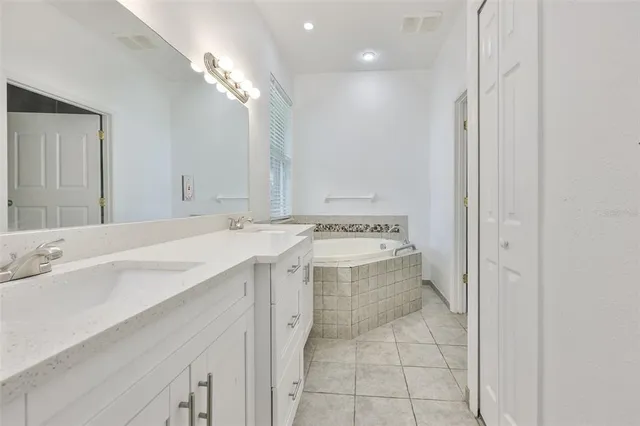 $2,600 | 504 Greg Street, Valrico, FL 33594