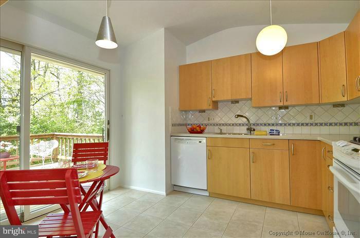 8208 Fenway Road Bethesda, MD 20817 - Photo 27 of 30 Kitchen