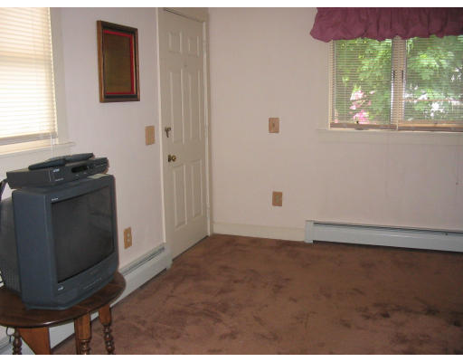 8 Rollinson Road Worcester, MA 01606 - Photo 4 of 7 Gallery Image 4