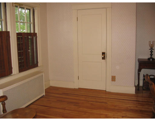 8 Rollinson Road Worcester, MA 01606 - Photo 5 of 7 Gallery Image 5
