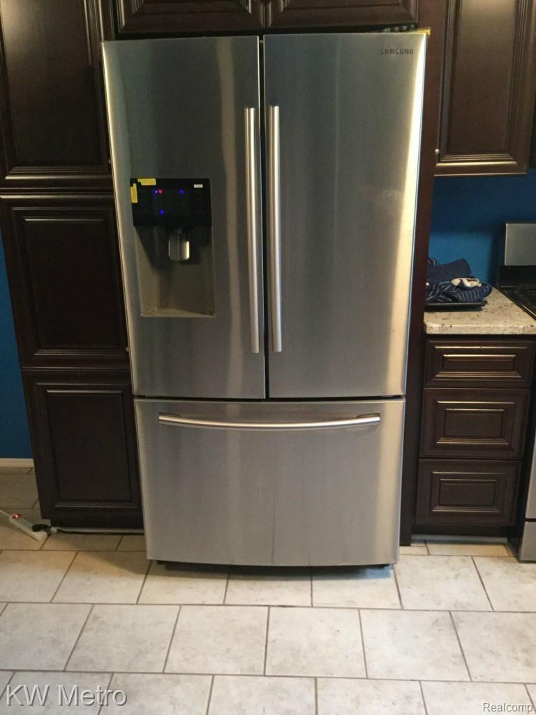 29845 Rambling Road Southfield, MI 48076 - Photo 9 of 14 2015-08-27 08.42
