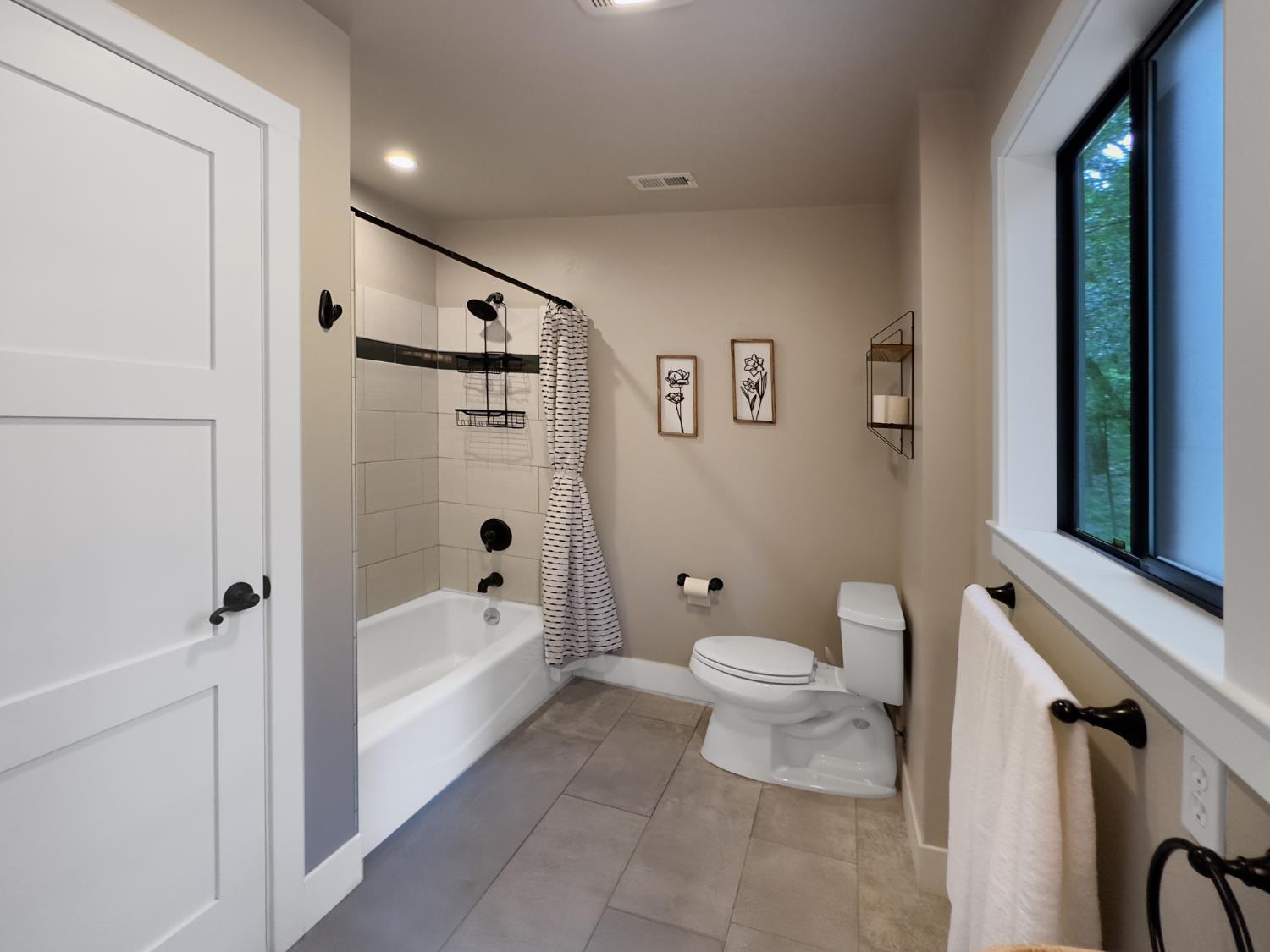 157 Grove Street Nevada City, CA 95959 - Photo 41 of 55 a bathroom with a bathtub toilet and shower