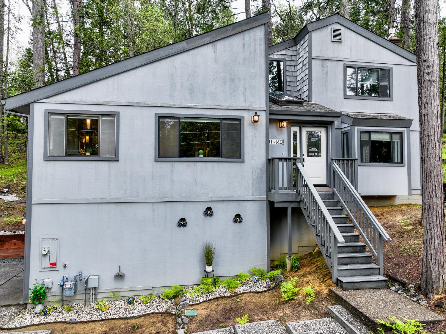 157 Grove Street Nevada City, CA 95959 - Photo 50 of 55 a front view of a house with garage