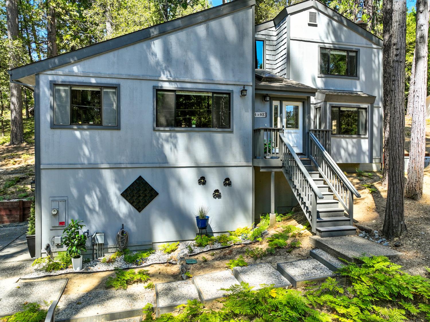 157 Grove Street Nevada City, CA 95959 - Photo 53 of 55 a front view of a house with a yard