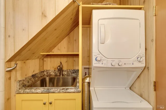 $1,225,000 | 2020 Sandpiper Court, Bodega Bay, CA 94923