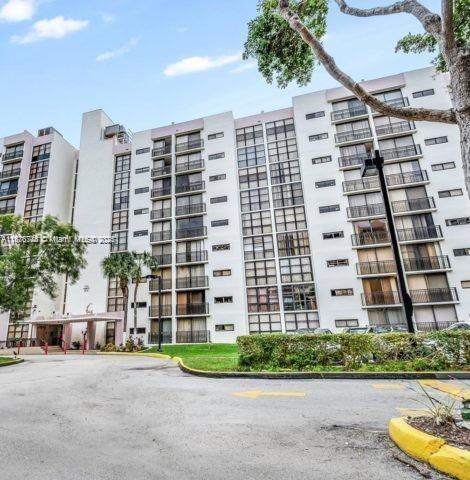 17011 North Bay Road, Unit 805 Sunny Isles Beach, FL 33160 - Photo 3 of 25 a front view of a building