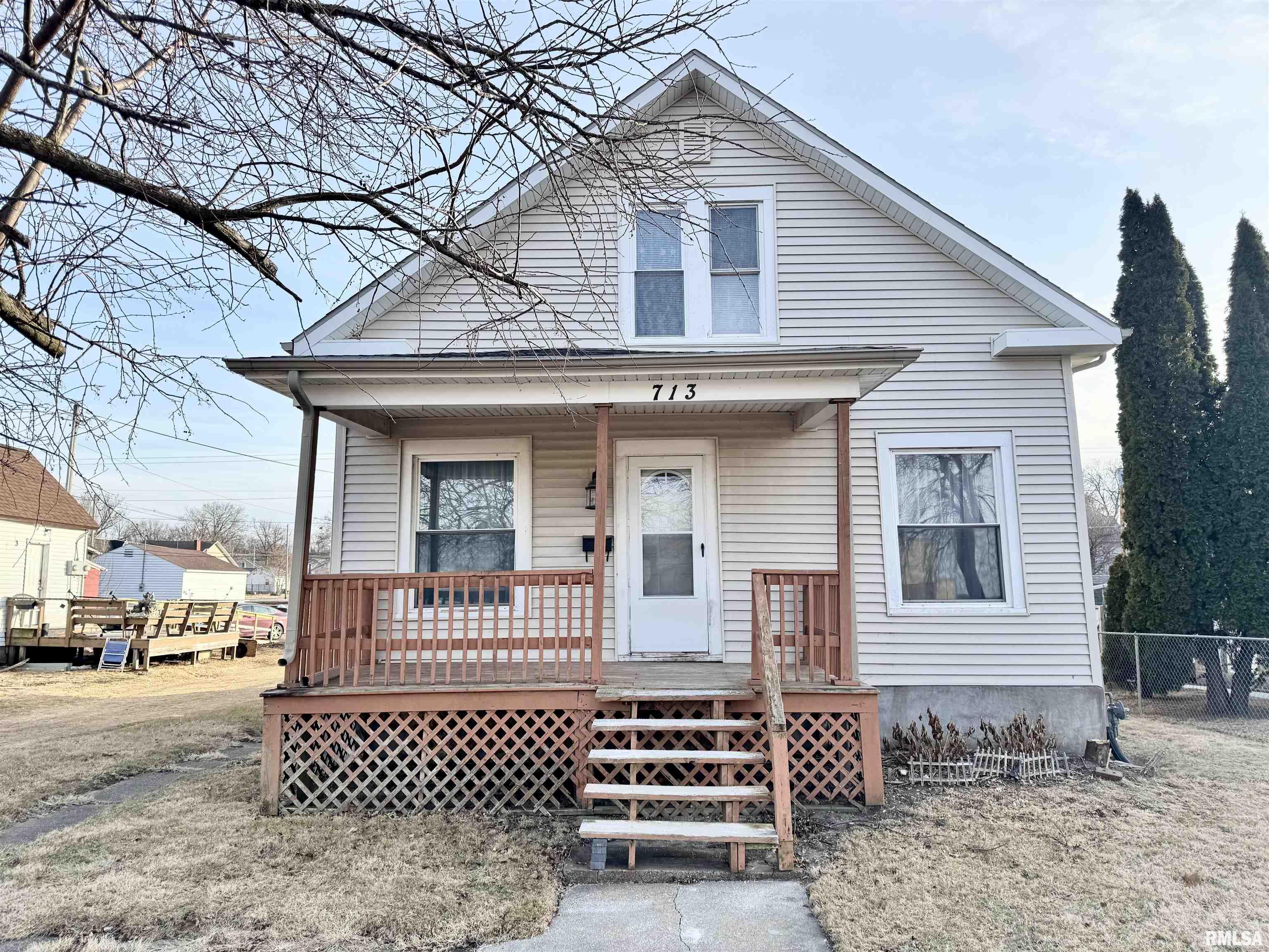 713 4th Avenue South Clinton, IA 52732 - Photo 1 of 21