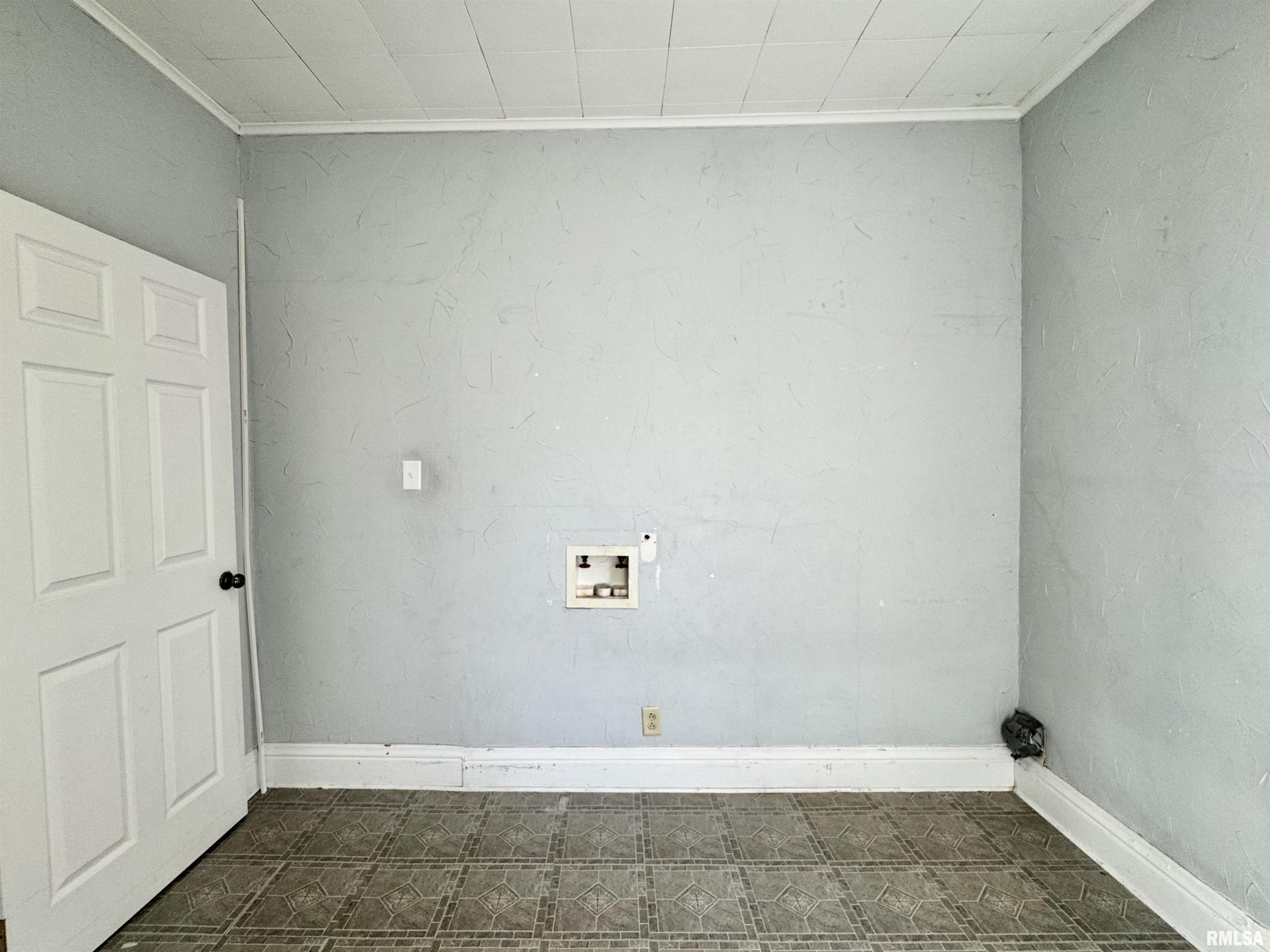 713 4th Avenue South Clinton, IA 52732 - Photo 11 of 21