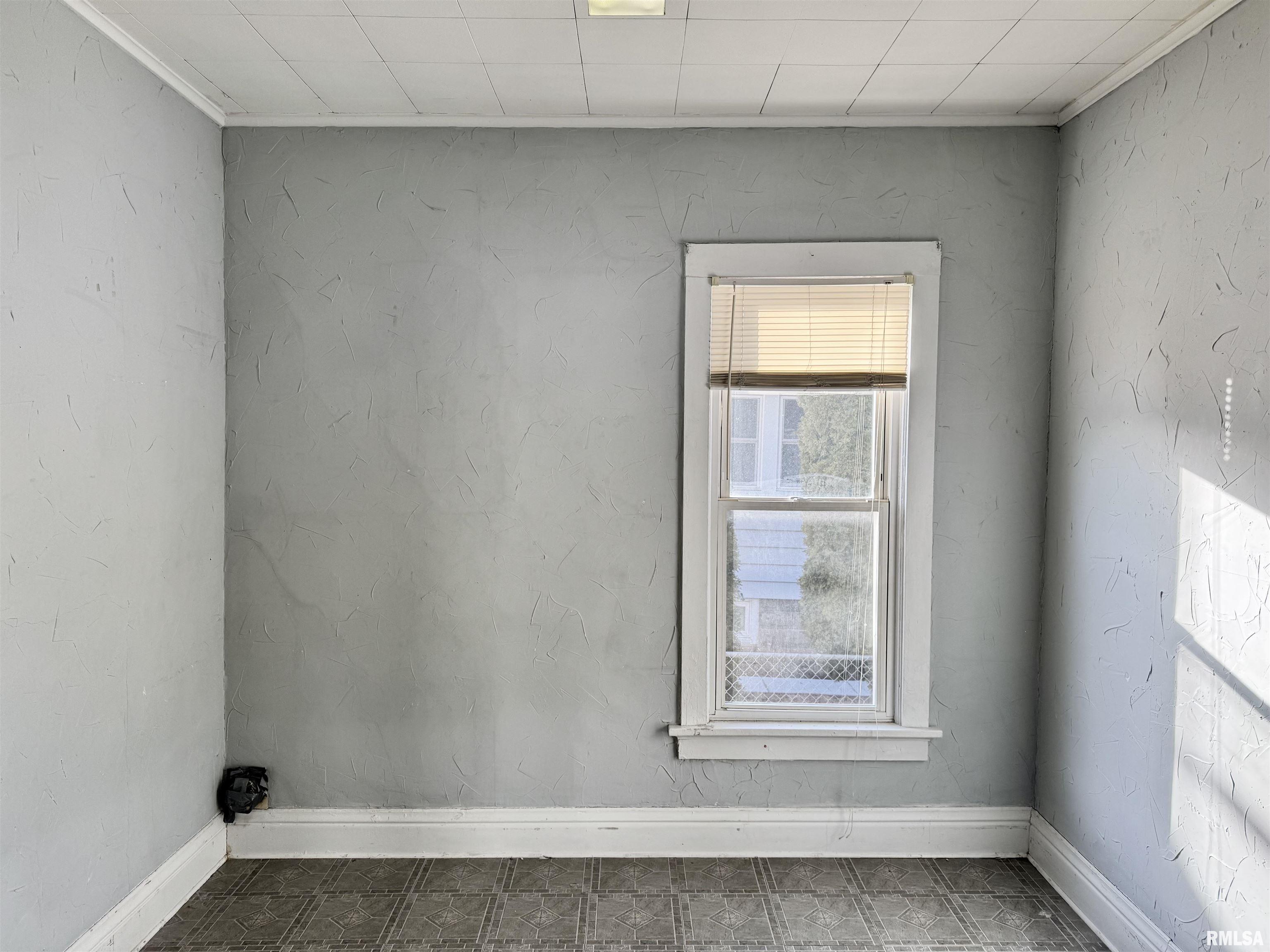 713 4th Avenue South Clinton, IA 52732 - Photo 12 of 21