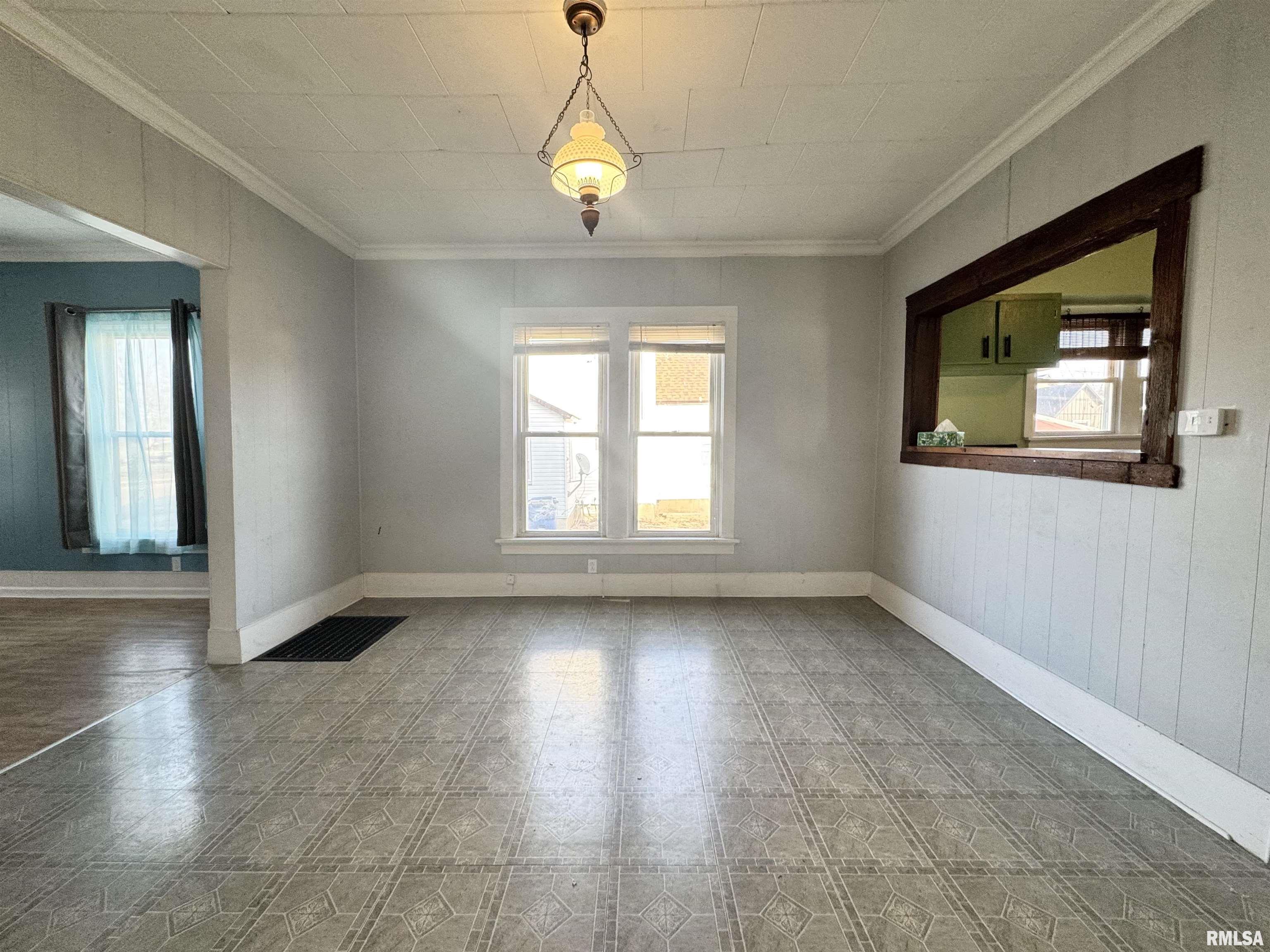 713 4th Avenue South Clinton, IA 52732 - Photo 5 of 21