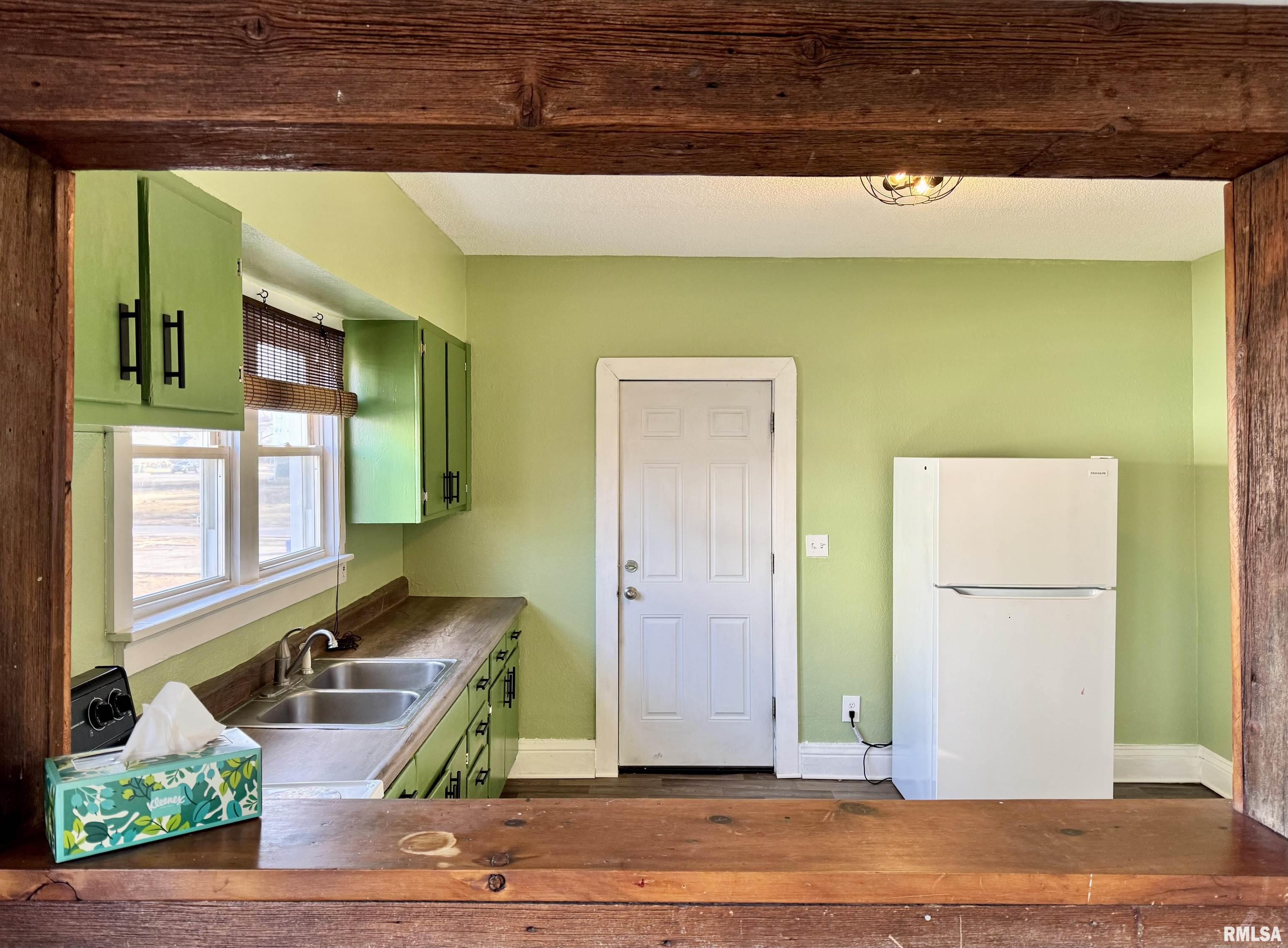 713 4th Avenue South Clinton, IA 52732 - Photo 7 of 21