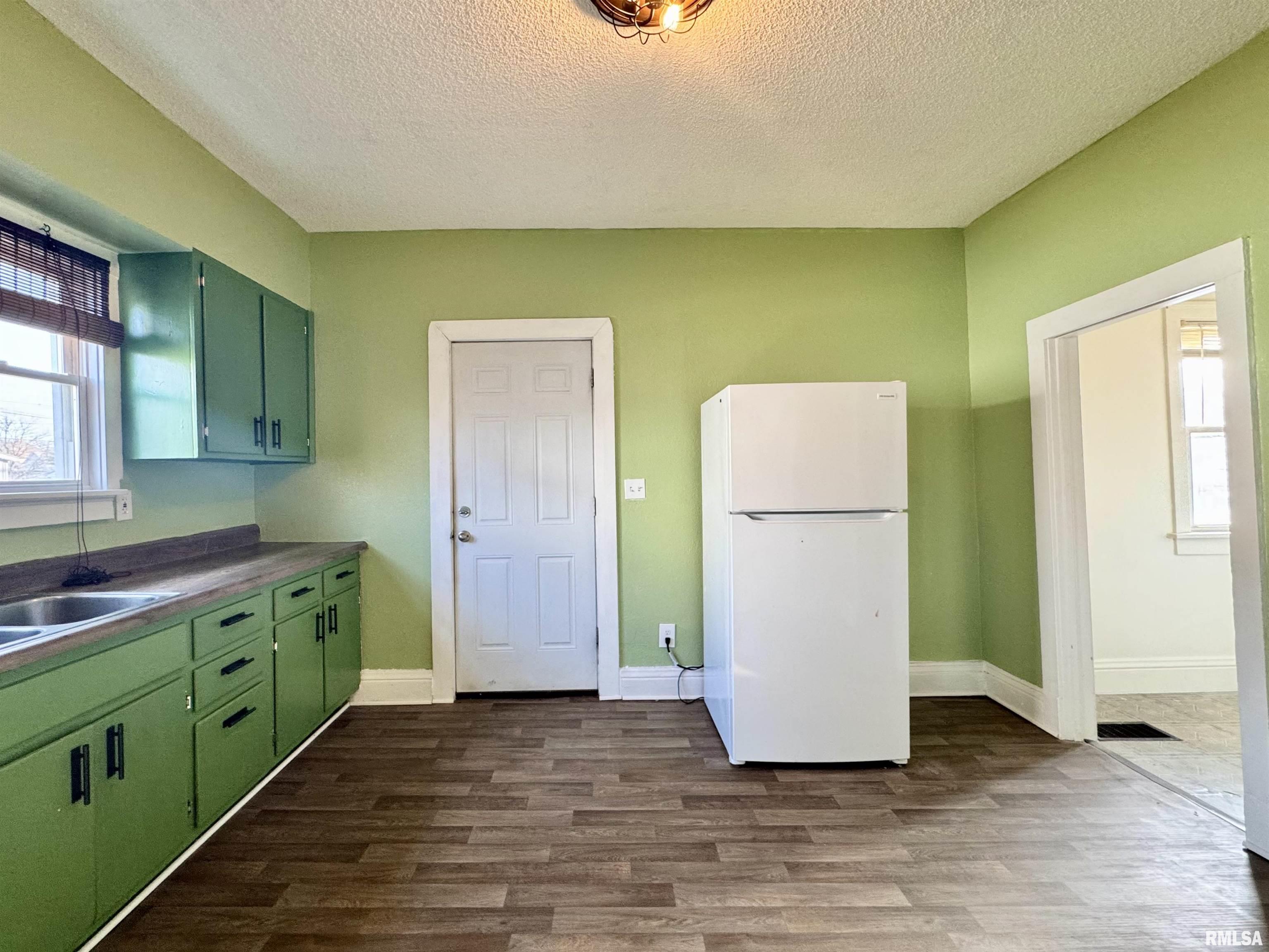 713 4th Avenue South Clinton, IA 52732 - Photo 10 of 21