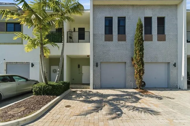 $3,525 | 913 Northwest 45th Terrace, Unit 913, Plantation, FL 33317