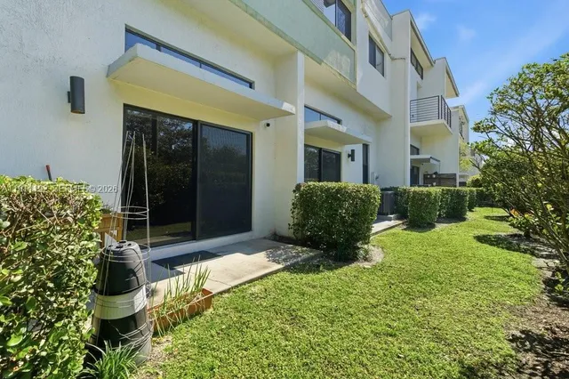 $3,525 | 913 Northwest 45th Terrace, Unit 913, Plantation, FL 33317