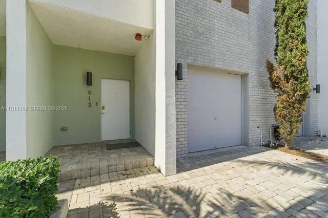 $3,525 | 913 Northwest 45th Terrace, Unit 913, Plantation, FL 33317