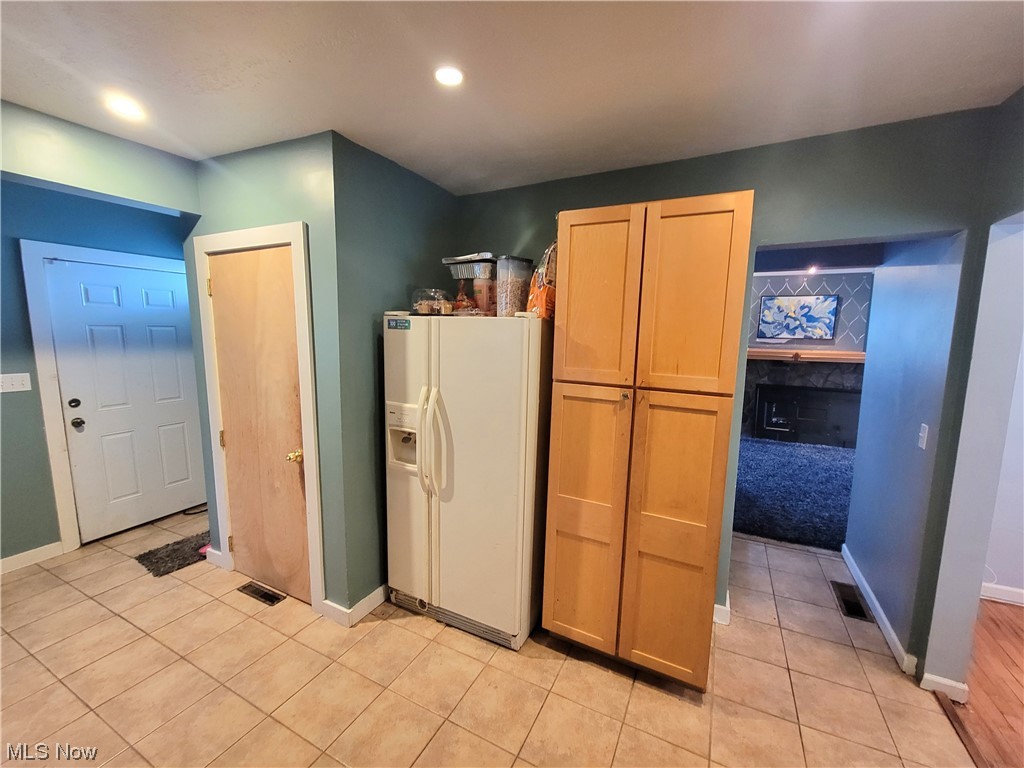 1166 Winston Road Cleveland, OH 44121 - Photo 15 of 24