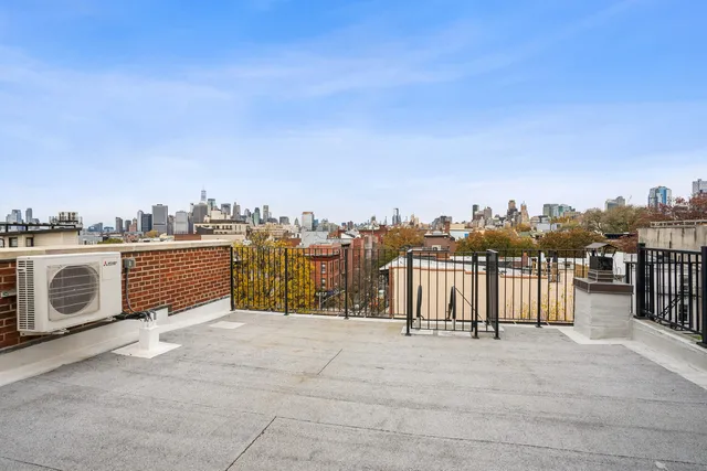 $725,000 | 1 1st Place, Unit 7 | Carroll Gardens