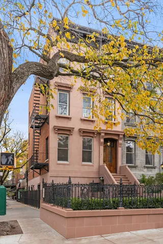 $725,000 | 1 1st Place, Unit 7 | Carroll Gardens