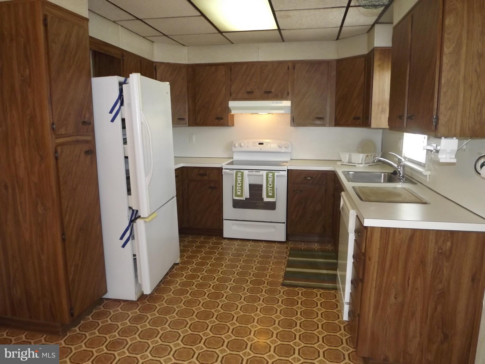 9112 Springview Road Philadelphia, PA 19115 - Photo 4 of 39 Gallery Image 4