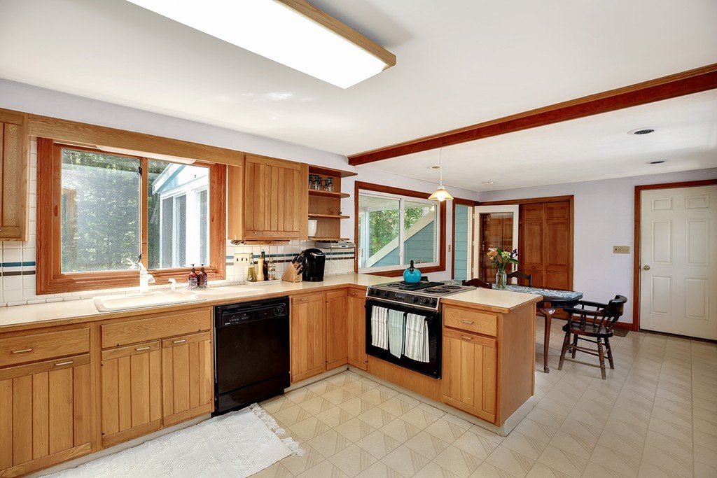 15 Reed Lane Bedford, MA 01730 - Photo 5 of 18 Gallery Image 5