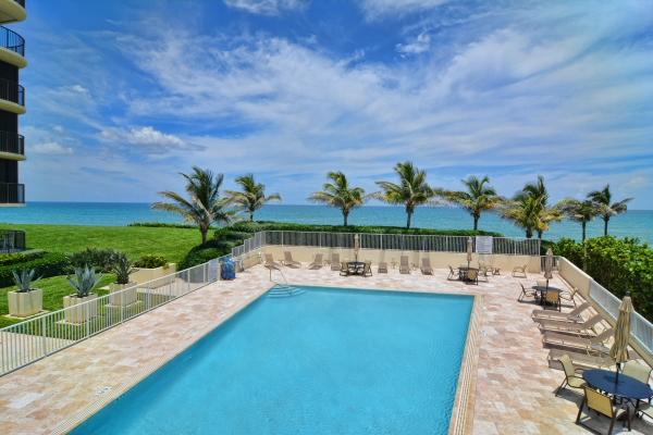 400 South Beach Road, Unit 1101 Jupiter, FL 33469 - Photo 20 of 24 Infinity Pool