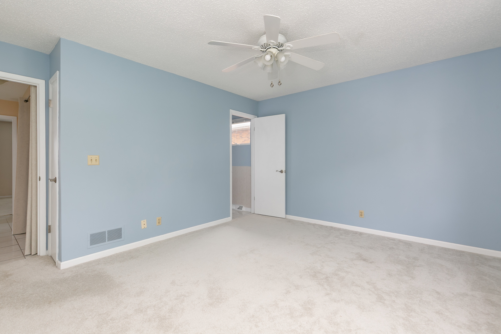 3721 35th Street, Unit 4 Moline, IL 61265 - Photo 14 of 26