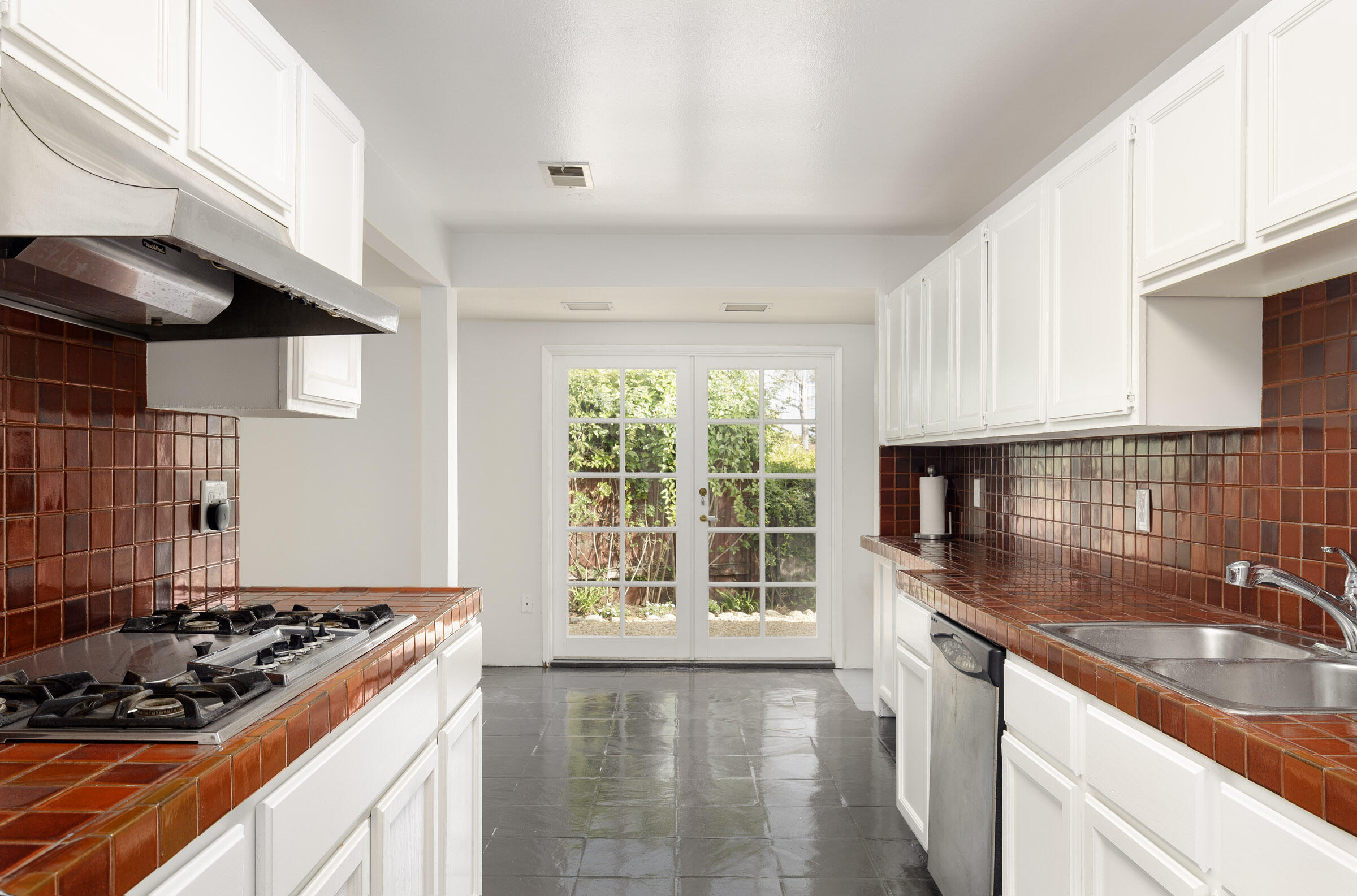 510 Meigs Road Santa Barbara, CA 93109 - Photo 8 of 27 510 Meigs_0016