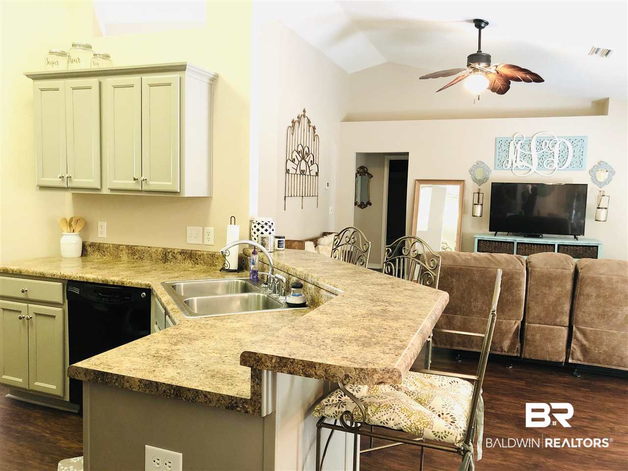 23975 Raynagua Boulevard Loxley, AL 36551 - Photo 10 of 41 Breakfast Bar