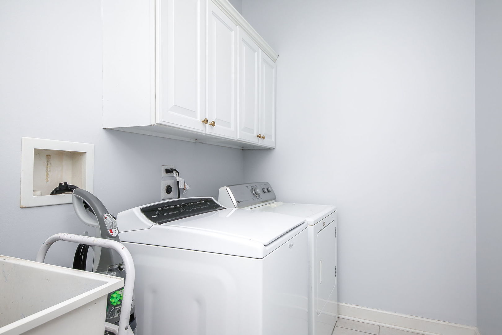 3807 Landsdown Avenue Naperville, IL 60564 - Photo 11 of 29 a utility room with dryer and washer