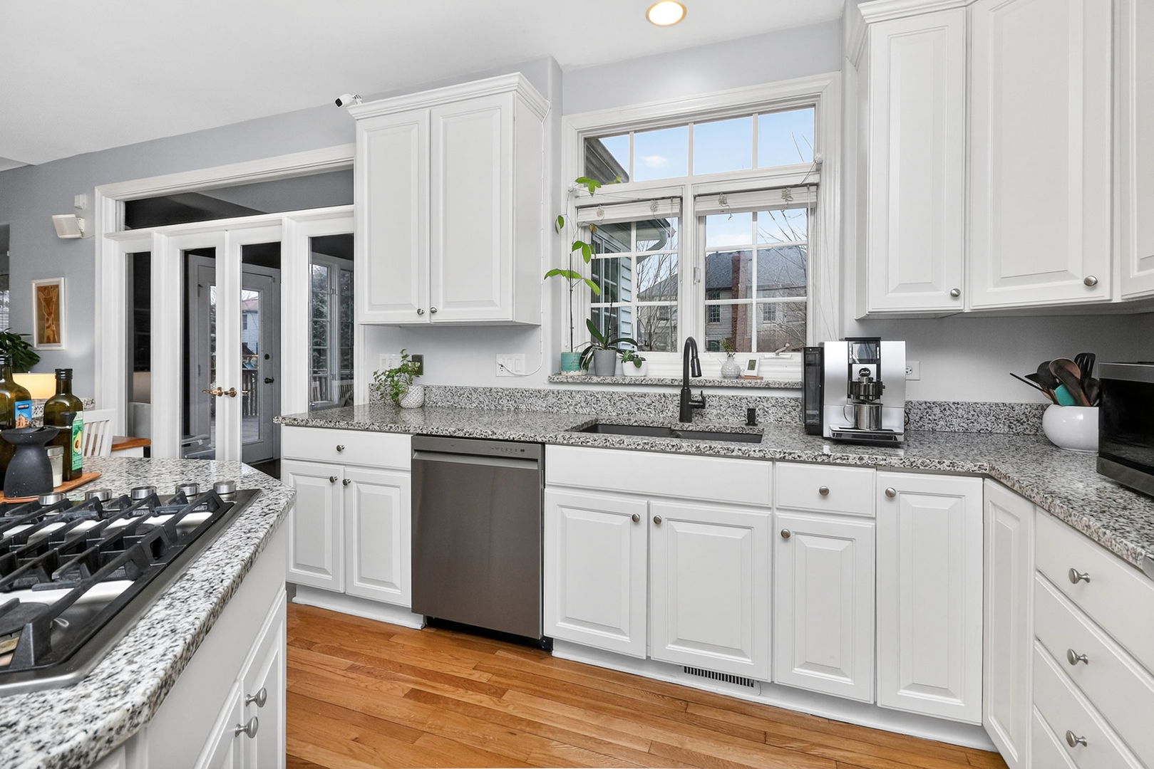 3807 Landsdown Avenue Naperville, IL 60564 - Photo 4 of 29 a kitchen with granite countertop a sink stove and cabinets