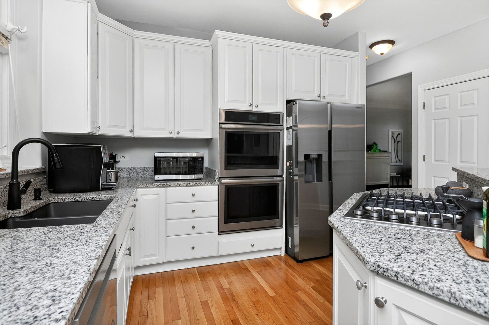 3807 Landsdown Avenue Naperville, IL 60564 - Photo 5 of 29 a kitchen with granite countertop a sink stove and refrigerator