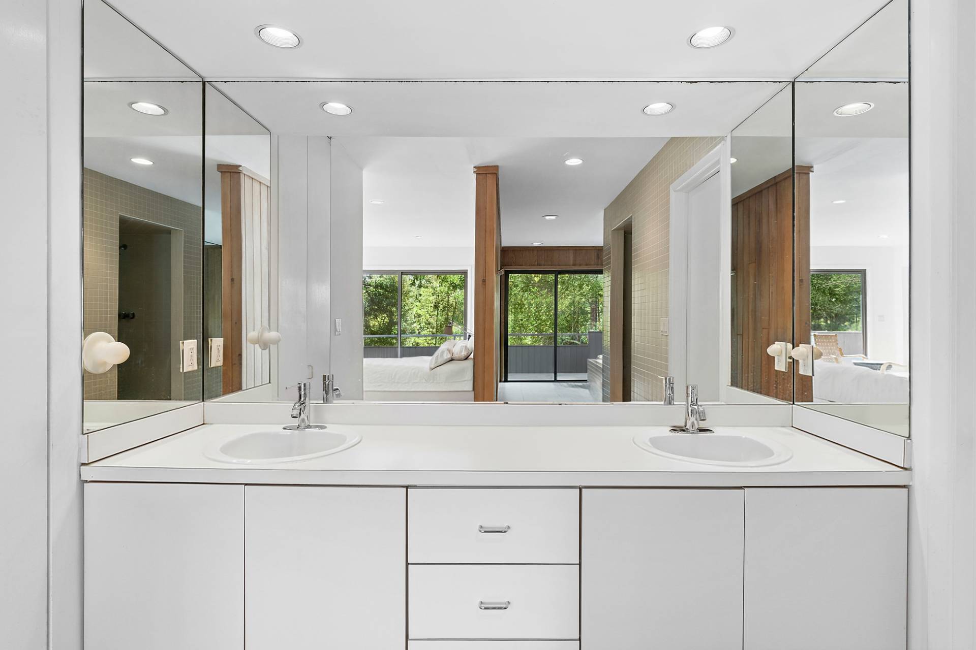 15 2 Holes Water Road East Hampton, NY 11937 - Photo 16 of 30 a bathroom with a sink and a mirror