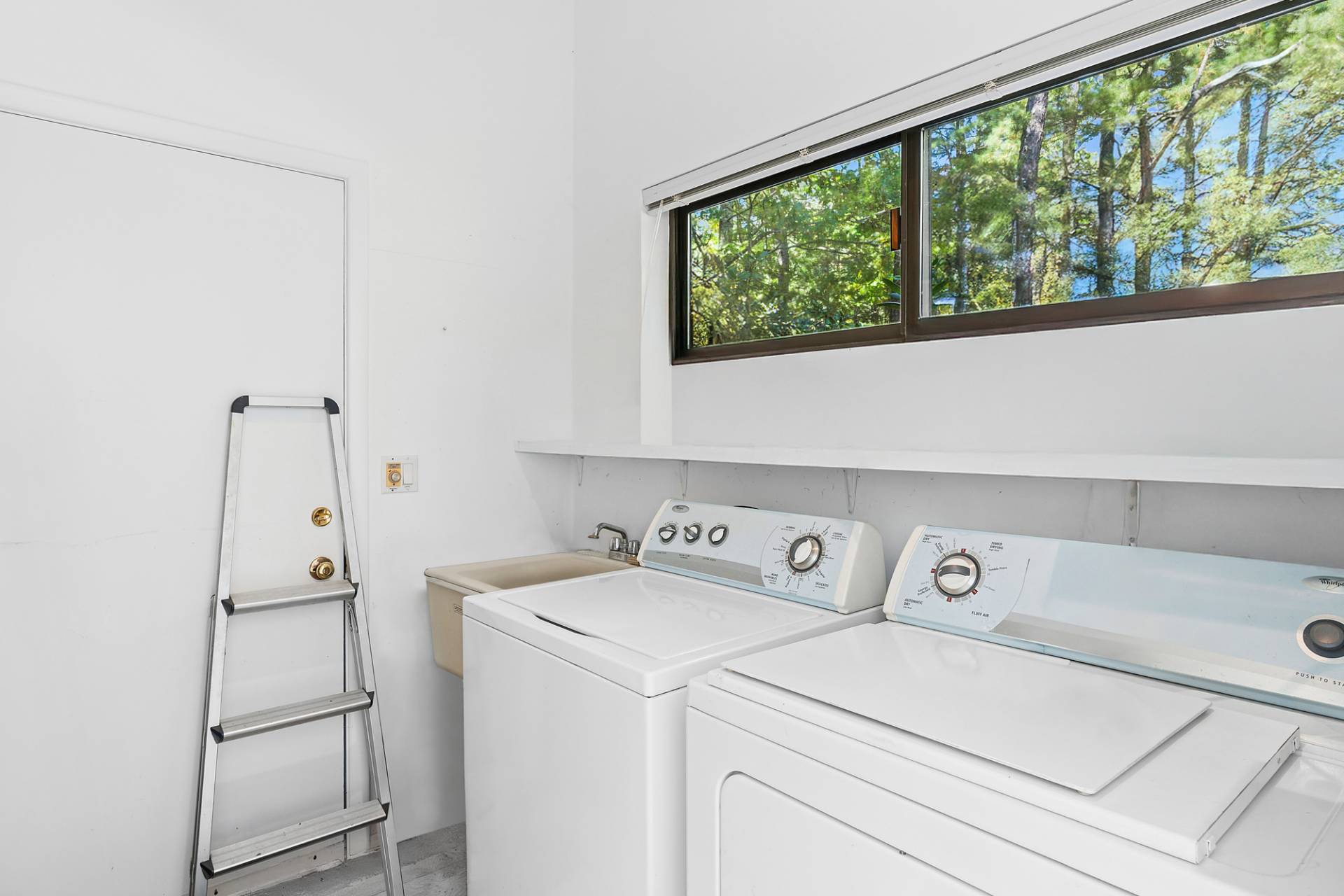 15 2 Holes Water Road East Hampton, NY 11937 - Photo 25 of 30 a utility room with dryer and washer