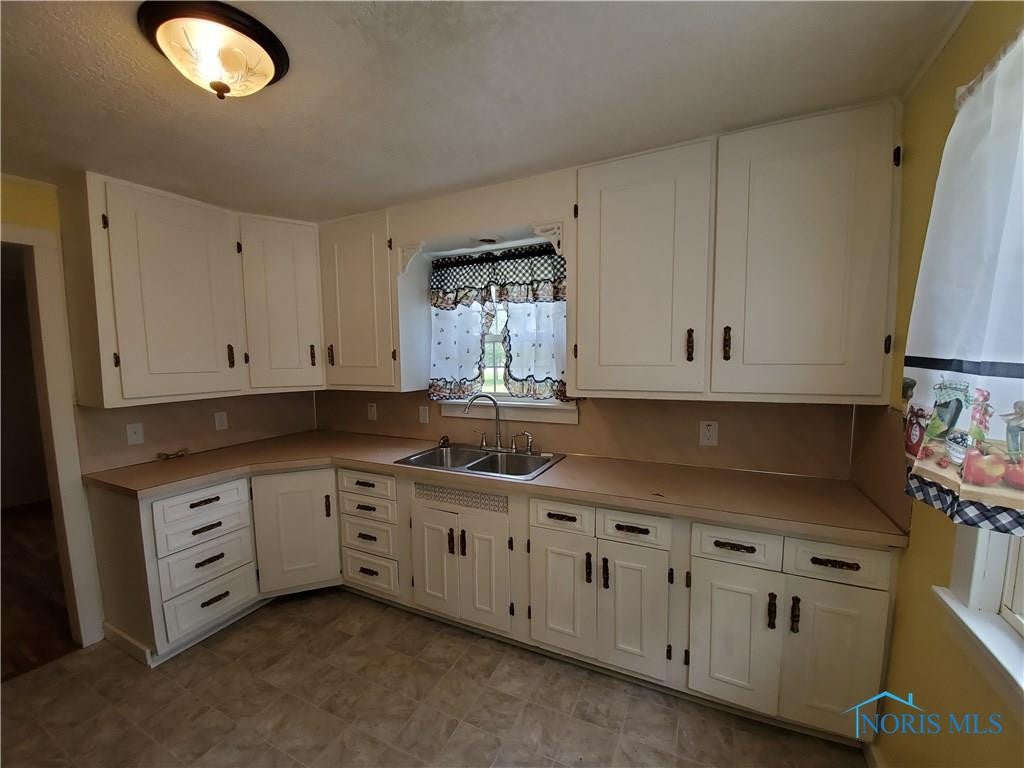 546 North Lallendorf Road Oregon, OH 43616 - Photo 6 of 19 Gallery Image 6