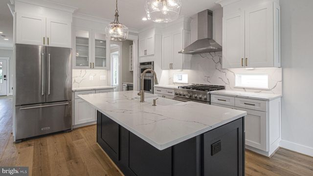 $1,970,000 | 28 East Maple Street, Alexandria, VA 22301