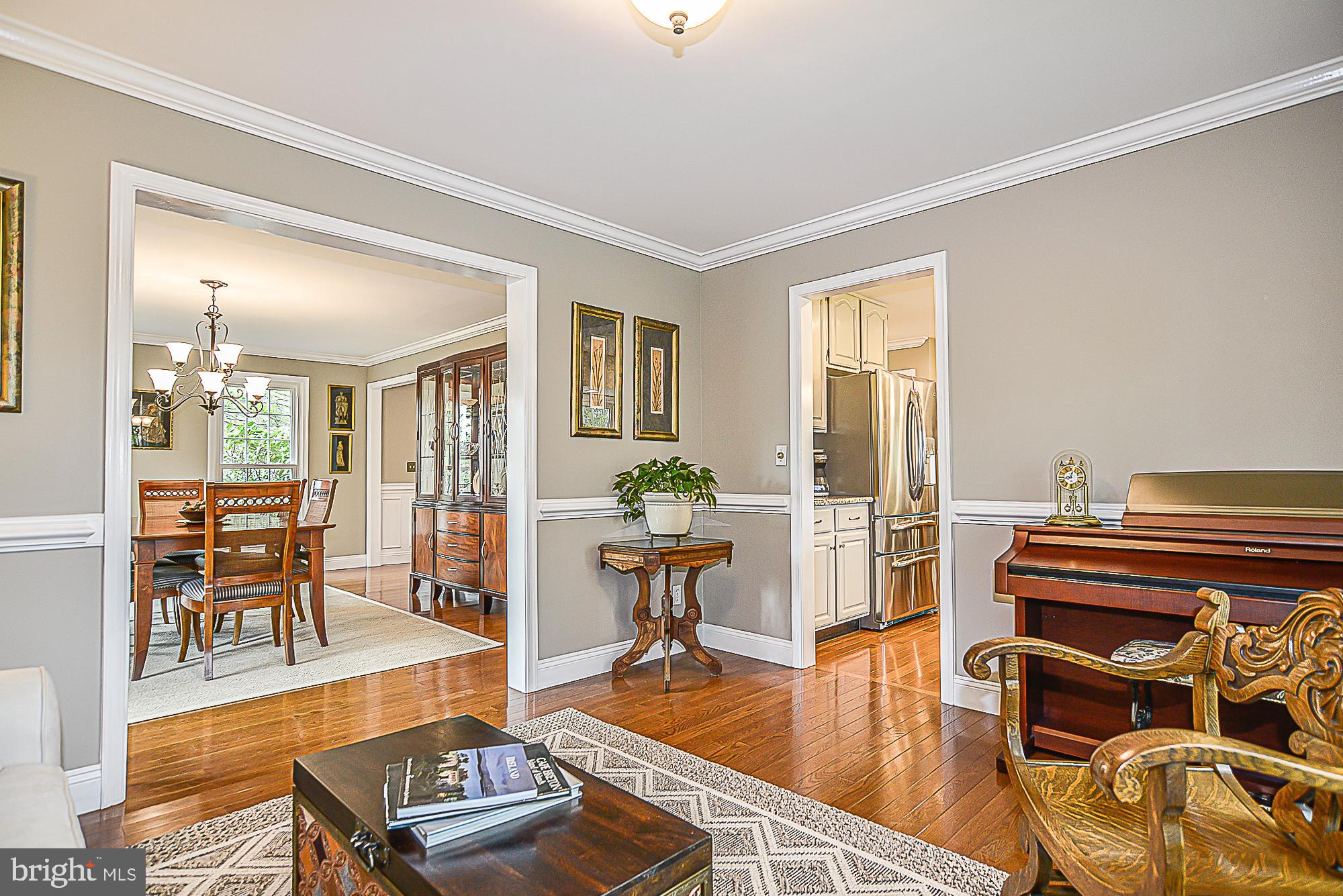9291 Davis Drive Lorton, VA 22079 - Photo 16 of 57 Living room