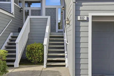 a view of entryway with a front door