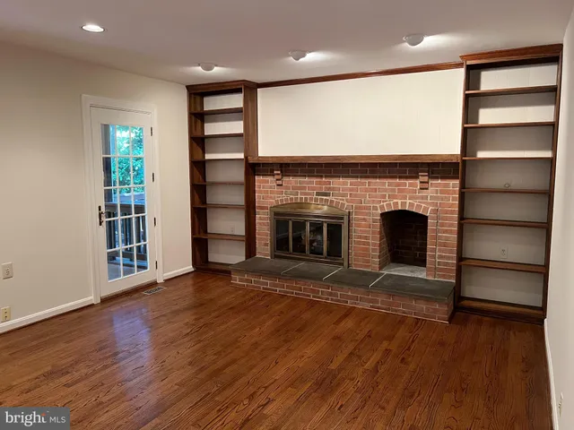 a view of backyard with plants and trees