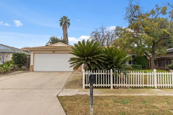 $374,990 | 4665 West Ashcroft Avenue, Fresno, CA 93722