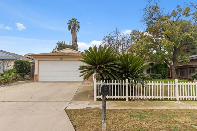 $385,000 | 4665 West Ashcroft Avenue, Fresno, CA 93722