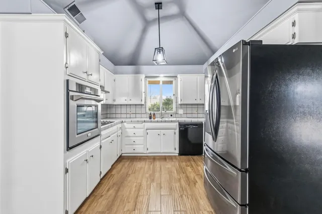 $385,000 | 4665 West Ashcroft Avenue, Fresno, CA 93722