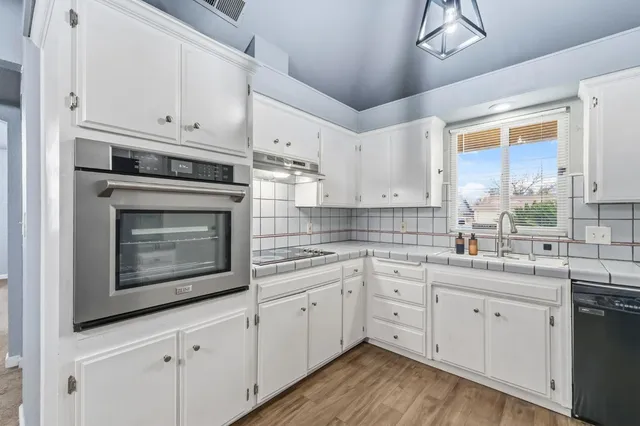 $385,000 | 4665 West Ashcroft Avenue, Fresno, CA 93722