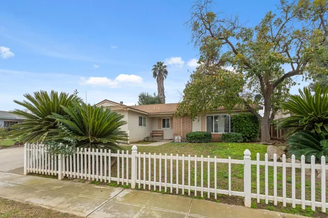 $385,000 | 4665 West Ashcroft Avenue, Fresno, CA 93722