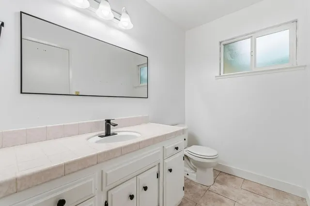 $385,000 | 4665 West Ashcroft Avenue, Fresno, CA 93722