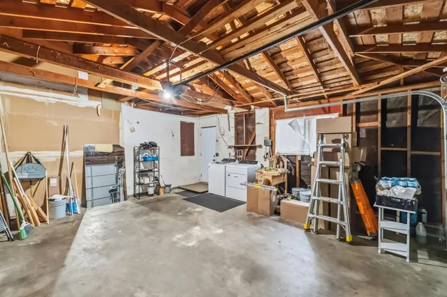 $385,000 | 4665 West Ashcroft Avenue, Fresno, CA 93722